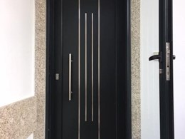 PUERTA PVC INTERIOR Y PUERTA DE CRISTAL EXTERIOR PARA PROTECION, SAN VICENT